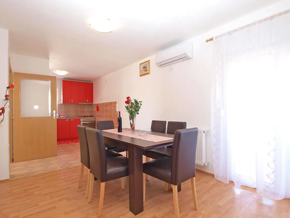 Apartments Mala Vala 1332 Fažana