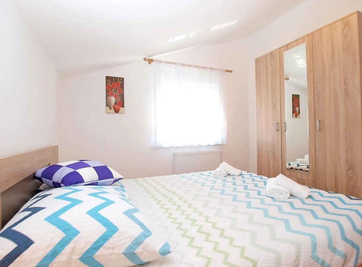 Apartments Mala Vala 1332 Fažana Kroatien