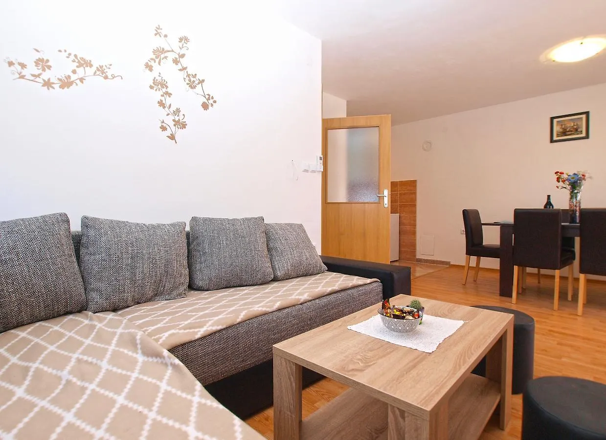 Apartments Mala Vala 1332 Fažana