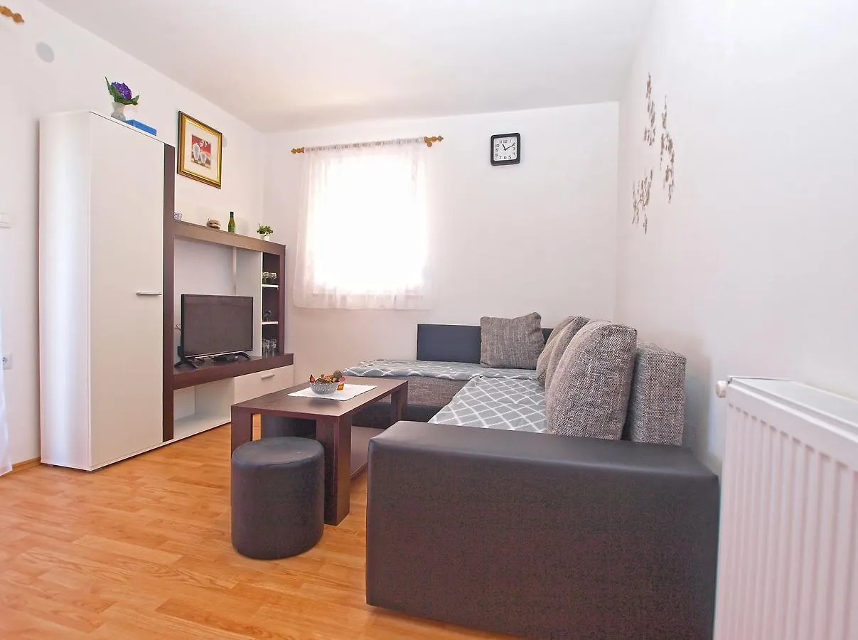 Apartments Mala Vala 1332 Fažana