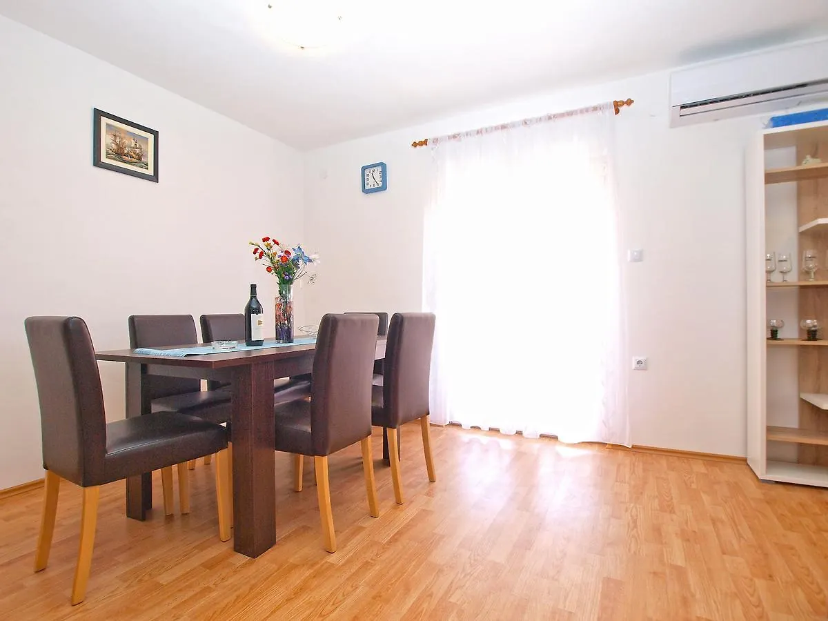 Apartments Mala Vala 1332 Fažana