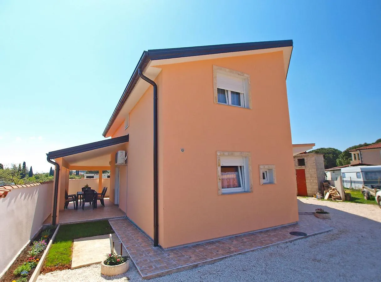 Apartments Mala Vala 1332 Fažana