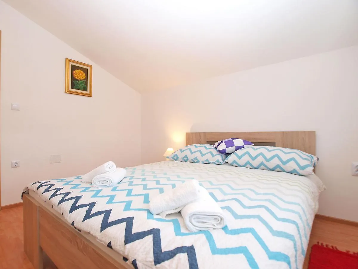 Apartments Mala Vala 1332 Fažana