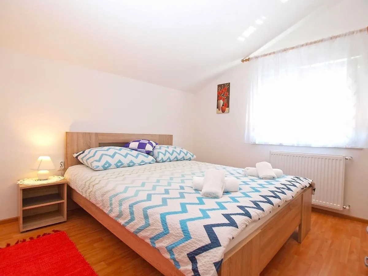 Apartments Mala Vala 1332 Fažana